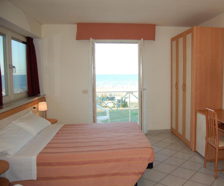 Hotel Rivazzurra Rimini Zimmer foto